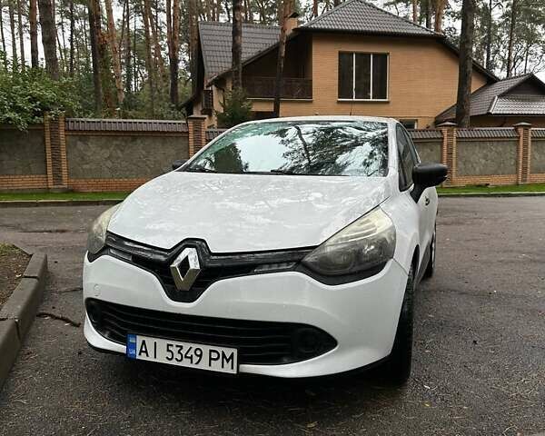 Белый Рено Клио, объемом двигателя 1.46 л и пробегом 270 тыс. км за 5550 $, фото 3 на Automoto.ua