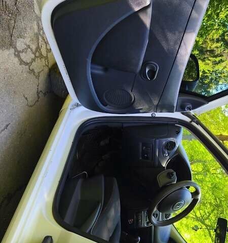 Білий Рено Кліо, об'ємом двигуна 1.2 л та пробігом 200 тис. км за 5590 $, фото 3 на Automoto.ua