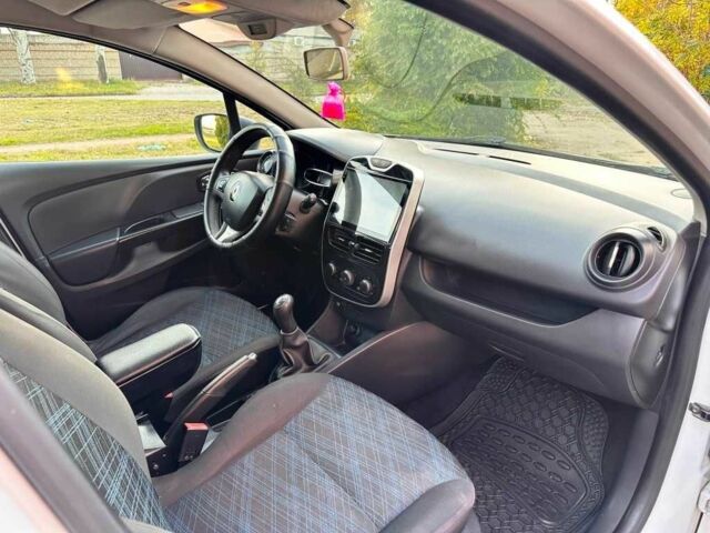 Белый Рено Клио, объемом двигателя 1.5 л и пробегом 241 тыс. км за 7200 $, фото 18 на Automoto.ua