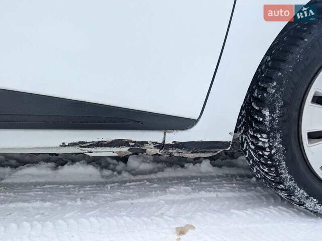 Белый Рено Клио, объемом двигателя 1.46 л и пробегом 301 тыс. км за 6600 $, фото 9 на Automoto.ua