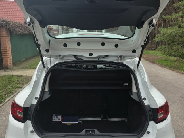 Белый Рено Клио, объемом двигателя 1.5 л и пробегом 292 тыс. км за 5500 $, фото 10 на Automoto.ua