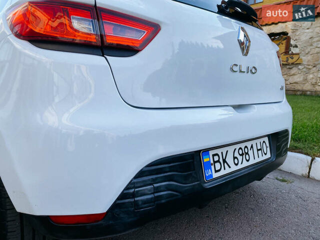 Білий Рено Кліо, об'ємом двигуна 1.46 л та пробігом 227 тис. км за 6800 $, фото 8 на Automoto.ua