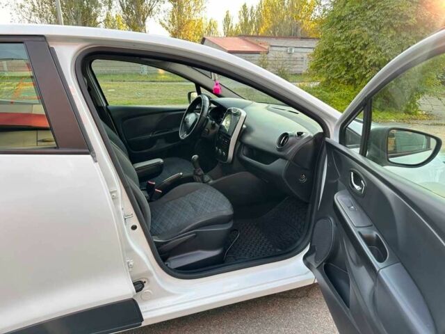 Рено Кліо 2013 у Запоріжжя на Automoto.ua Білий Рено Кліо, об'ємом двигуна 1.5 л та пробігом 241 тис. км за 7400 $, фото 19 на Automoto.ua