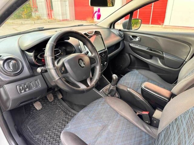 Рено Кліо 2013 у Запоріжжя на Automoto.ua Білий Рено Кліо, об'ємом двигуна 1.5 л та пробігом 241 тис. км за 7400 $, фото 12 на Automoto.ua