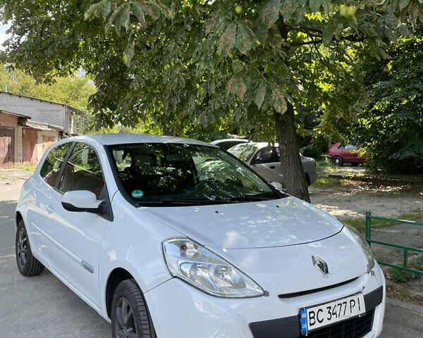 Белый Рено Клио, объемом двигателя 1.15 л и пробегом 162 тыс. км за 4700 $, фото 2 на Automoto.ua