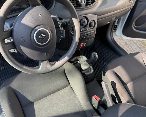 Білий Рено Кліо, об'ємом двигуна 1.15 л та пробігом 190 тис. км за 6500 $, фото 14 на Automoto.ua