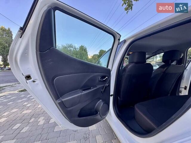 Белый Рено Клио, объемом двигателя 1.5 л и пробегом 219 тыс. км за 5999 $, фото 50 на Automoto.ua
