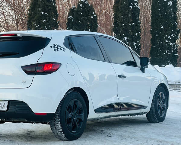 Білий Рено Кліо, об'ємом двигуна 1.46 л та пробігом 220 тис. км за 6999 $, фото 11 на Automoto.ua