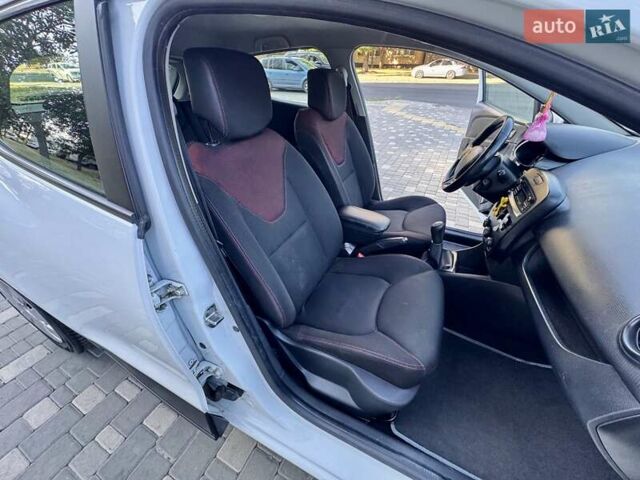 Белый Рено Клио, объемом двигателя 1.5 л и пробегом 219 тыс. км за 5999 $, фото 45 на Automoto.ua