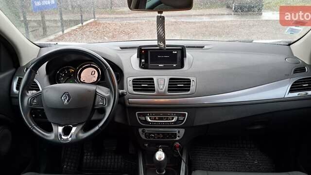 Белый Рено Клио, объемом двигателя 1.5 л и пробегом 172 тыс. км за 9500 $, фото 4 на Automoto.ua