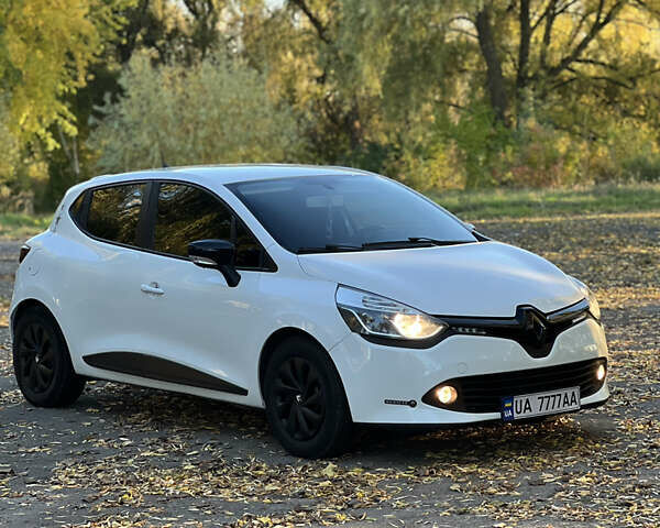 Білий Рено Кліо, об'ємом двигуна 1.46 л та пробігом 220 тис. км за 7000 $, фото 17 на Automoto.ua