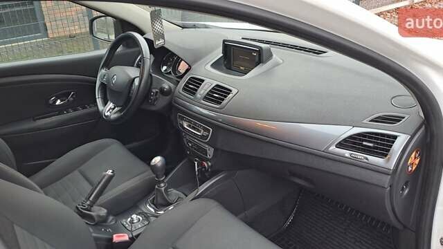 Белый Рено Клио, объемом двигателя 1.5 л и пробегом 172 тыс. км за 9500 $, фото 2 на Automoto.ua