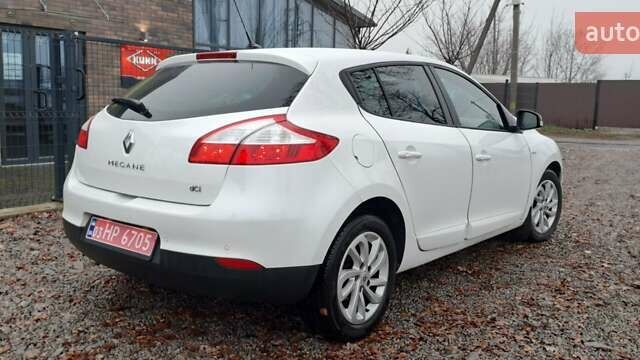 Белый Рено Клио, объемом двигателя 1.5 л и пробегом 172 тыс. км за 9500 $, фото 5 на Automoto.ua