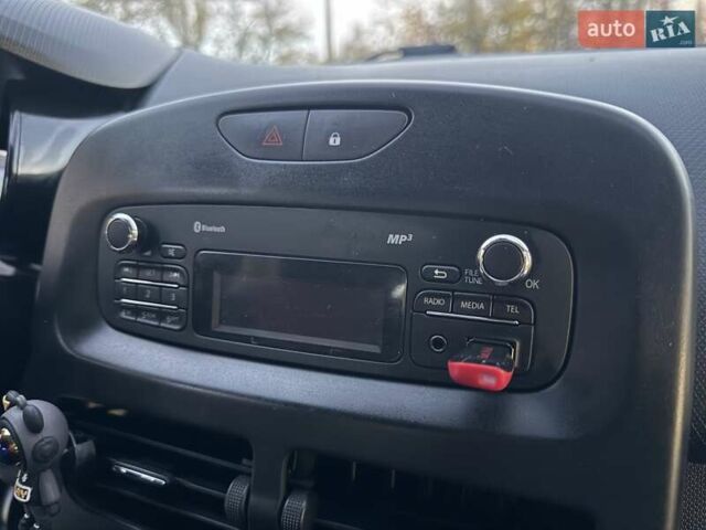 Белый Рено Клио, объемом двигателя 1.5 л и пробегом 220 тыс. км за 5999 $, фото 62 на Automoto.ua