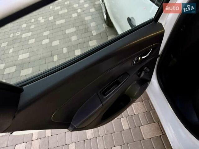 Белый Рено Клио, объемом двигателя 1.5 л и пробегом 220 тыс. км за 5999 $, фото 53 на Automoto.ua