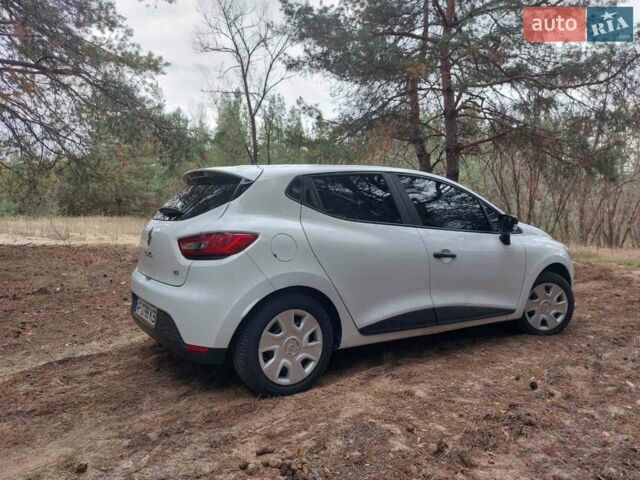 Белый Рено Клио, объемом двигателя 1.46 л и пробегом 248 тыс. км за 7500 $, фото 3 на Automoto.ua