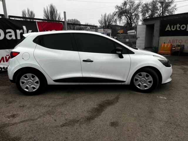 Белый Рено Клио, объемом двигателя 1.5 л и пробегом 195 тыс. км за 6990 $, фото 5 на Automoto.ua