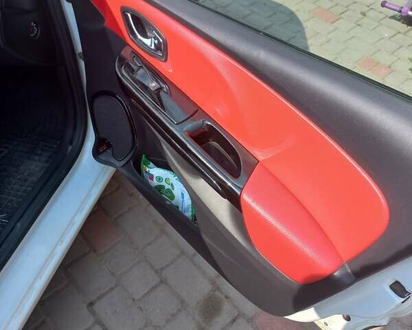Рено Клио 2014 в Турийск на Automoto.ua Белый Рено Клио, объемом двигателя 1.5 л и пробегом 266 тыс. км за 7000 $, фото 7 на Automoto.ua