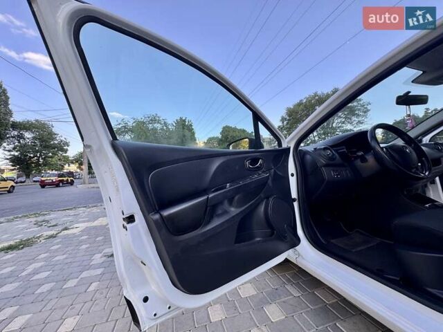 Белый Рено Клио, объемом двигателя 1.5 л и пробегом 219 тыс. км за 5999 $, фото 30 на Automoto.ua
