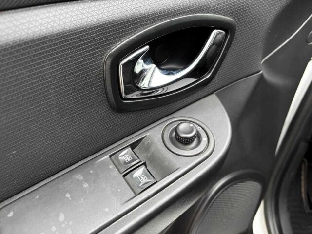 Белый Рено Клио, объемом двигателя 1.5 л и пробегом 195 тыс. км за 6990 $, фото 18 на Automoto.ua