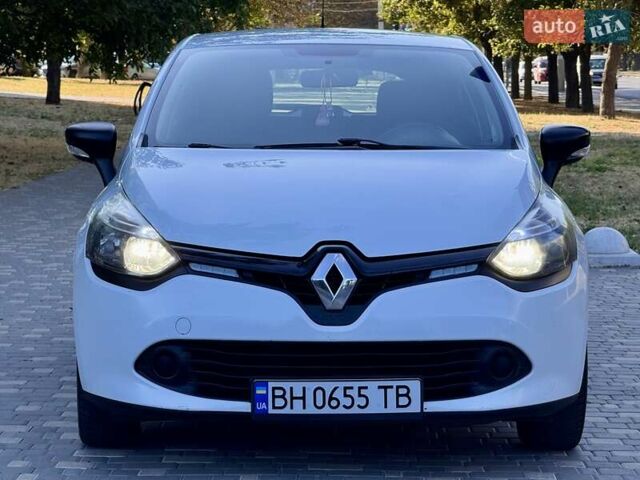 Белый Рено Клио, объемом двигателя 1.5 л и пробегом 219 тыс. км за 5999 $, фото 4 на Automoto.ua
