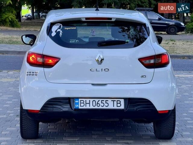 Белый Рено Клио, объемом двигателя 1.5 л и пробегом 219 тыс. км за 5999 $, фото 9 на Automoto.ua