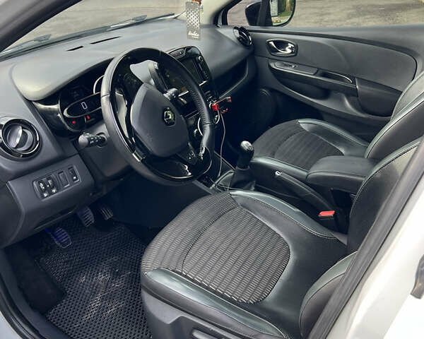 Білий Рено Кліо, об'ємом двигуна 1.46 л та пробігом 220 тис. км за 7000 $, фото 26 на Automoto.ua