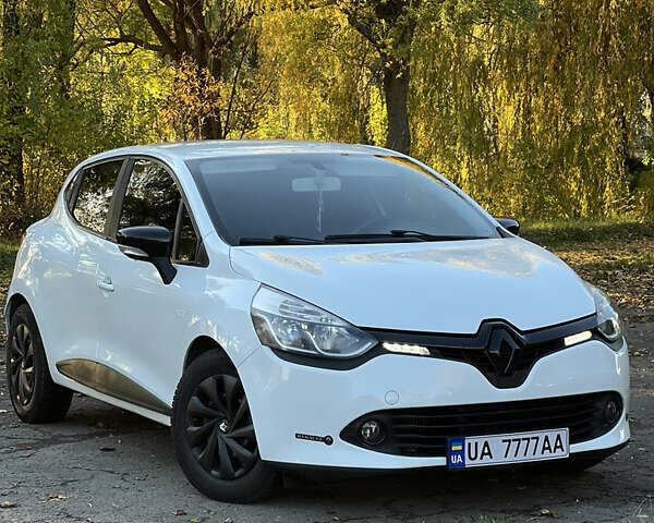 Білий Рено Кліо, об'ємом двигуна 1.46 л та пробігом 220 тис. км за 7000 $, фото 10 на Automoto.ua