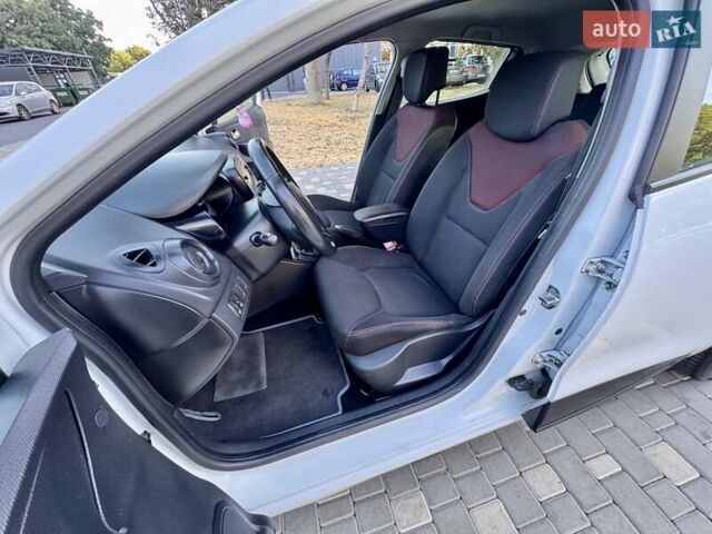 Белый Рено Клио, объемом двигателя 1.5 л и пробегом 219 тыс. км за 5999 $, фото 31 на Automoto.ua