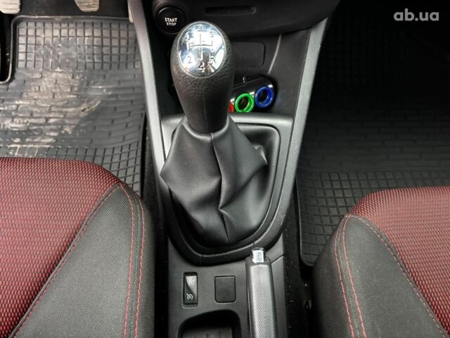 Белый Рено Клио, объемом двигателя 1.5 л и пробегом 195 тыс. км за 6990 $, фото 22 на Automoto.ua