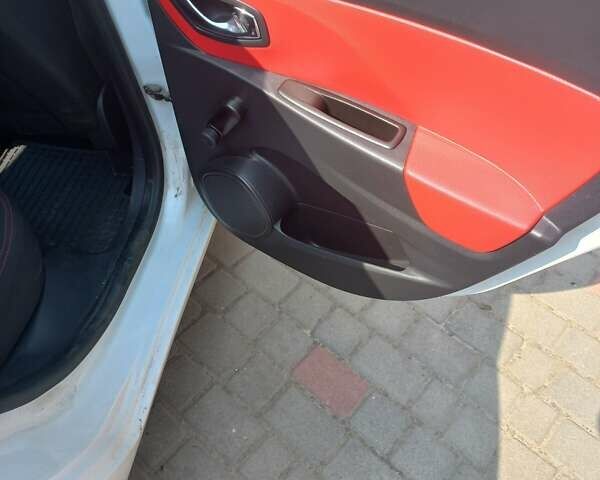 Рено Клио 2014 в Турийск на Automoto.ua Белый Рено Клио, объемом двигателя 1.5 л и пробегом 266 тыс. км за 7000 $, фото 14 на Automoto.ua