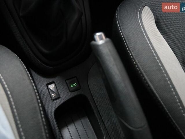 Белый Рено Клио, объемом двигателя 1.5 л и пробегом 233 тыс. км за 9200 $, фото 23 на Automoto.ua