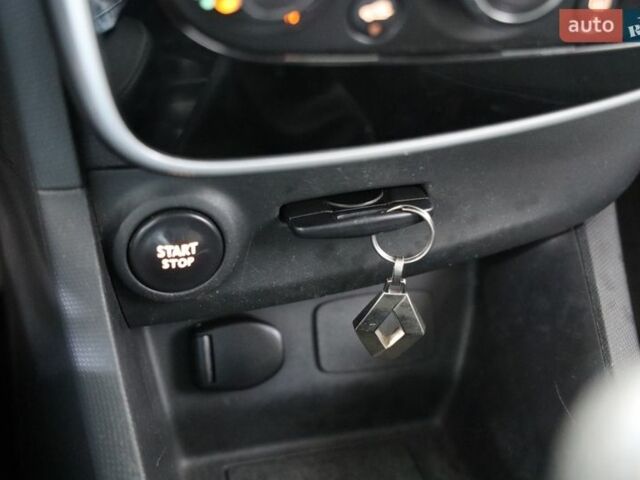 Белый Рено Клио, объемом двигателя 1.5 л и пробегом 233 тыс. км за 9200 $, фото 26 на Automoto.ua