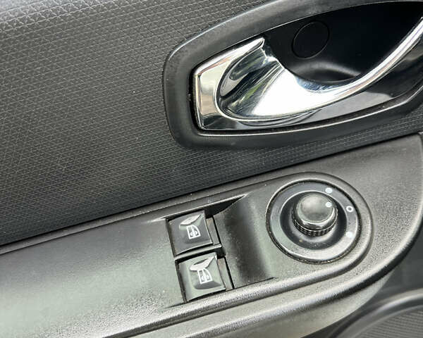 Білий Рено Кліо, об'ємом двигуна 1.46 л та пробігом 220 тис. км за 7000 $, фото 27 на Automoto.ua