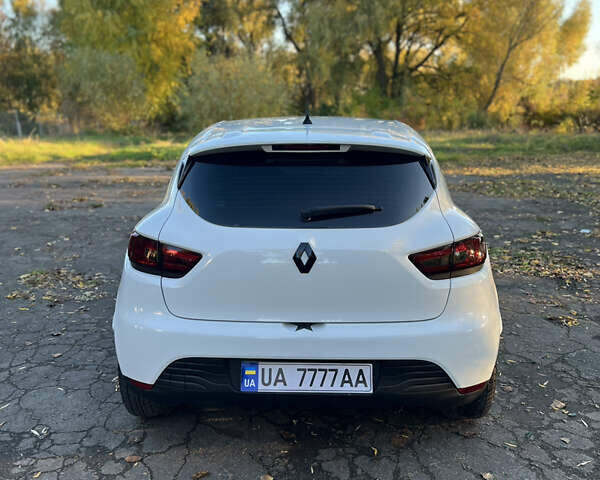 Білий Рено Кліо, об'ємом двигуна 1.46 л та пробігом 220 тис. км за 7000 $, фото 8 на Automoto.ua