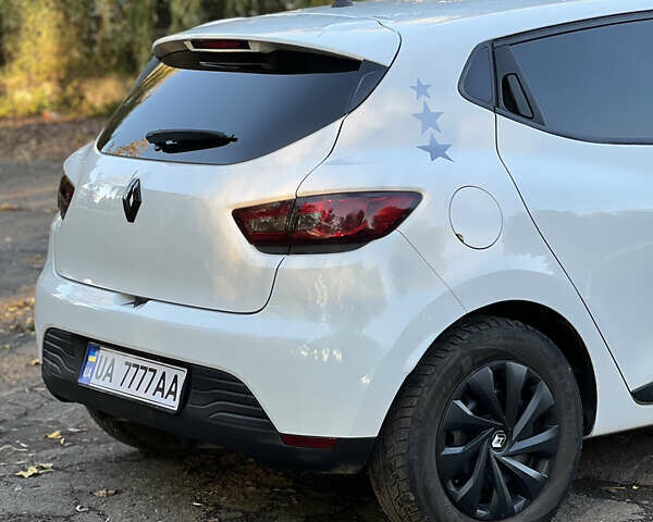 Білий Рено Кліо, об'ємом двигуна 1.46 л та пробігом 220 тис. км за 7000 $, фото 12 на Automoto.ua