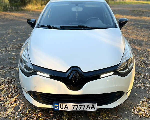 Білий Рено Кліо, об'ємом двигуна 1.46 л та пробігом 220 тис. км за 7000 $, фото 15 на Automoto.ua