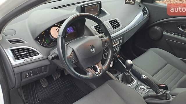 Белый Рено Клио, объемом двигателя 1.5 л и пробегом 172 тыс. км за 9500 $, фото 9 на Automoto.ua