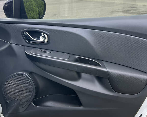 Білий Рено Кліо, об'ємом двигуна 1.46 л та пробігом 220 тис. км за 7000 $, фото 18 на Automoto.ua