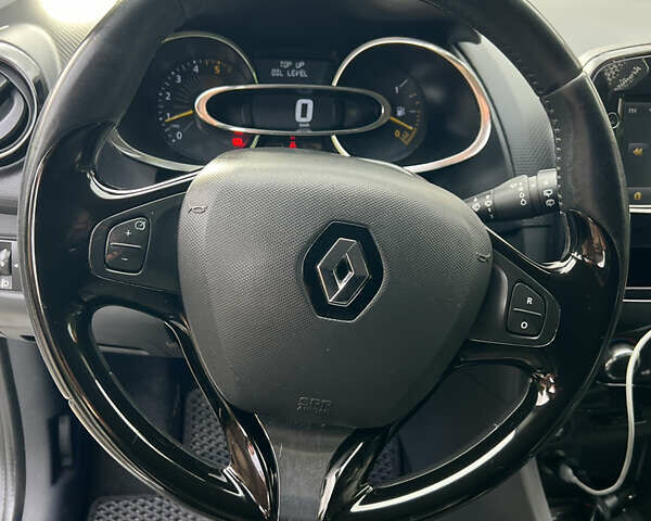 Білий Рено Кліо, об'ємом двигуна 1.46 л та пробігом 220 тис. км за 7000 $, фото 31 на Automoto.ua