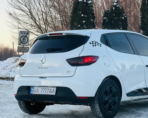 Білий Рено Кліо, об'ємом двигуна 1.46 л та пробігом 220 тис. км за 6999 $, фото 13 на Automoto.ua