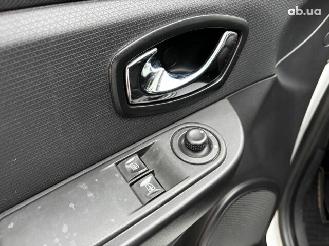 Белый Рено Клио, объемом двигателя 1.5 л и пробегом 195 тыс. км за 6990 $, фото 18 на Automoto.ua