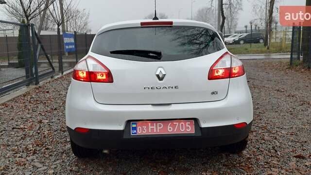 Белый Рено Клио, объемом двигателя 1.5 л и пробегом 172 тыс. км за 9500 $, фото 8 на Automoto.ua