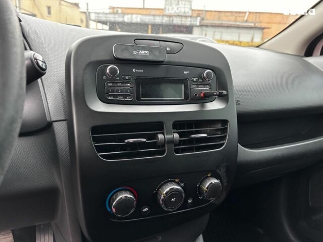 Белый Рено Клио, объемом двигателя 1.5 л и пробегом 195 тыс. км за 6990 $, фото 20 на Automoto.ua