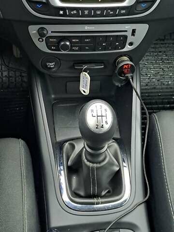 Белый Рено Клио, объемом двигателя 1.5 л и пробегом 172 тыс. км за 9500 $, фото 13 на Automoto.ua