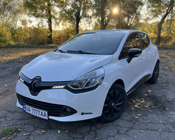 Білий Рено Кліо, об'ємом двигуна 1.46 л та пробігом 220 тис. км за 7000 $, фото 7 на Automoto.ua