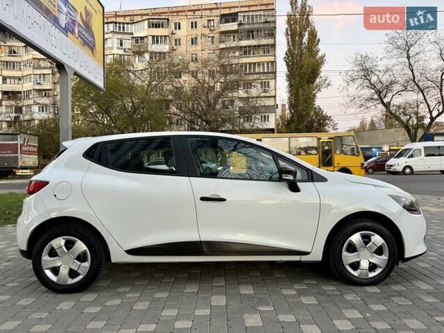 Белый Рено Клио, объемом двигателя 1.5 л и пробегом 220 тыс. км за 5999 $, фото 14 на Automoto.ua