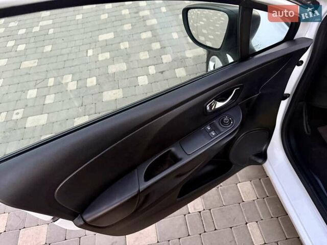 Белый Рено Клио, объемом двигателя 1.5 л и пробегом 220 тыс. км за 5999 $, фото 38 на Automoto.ua