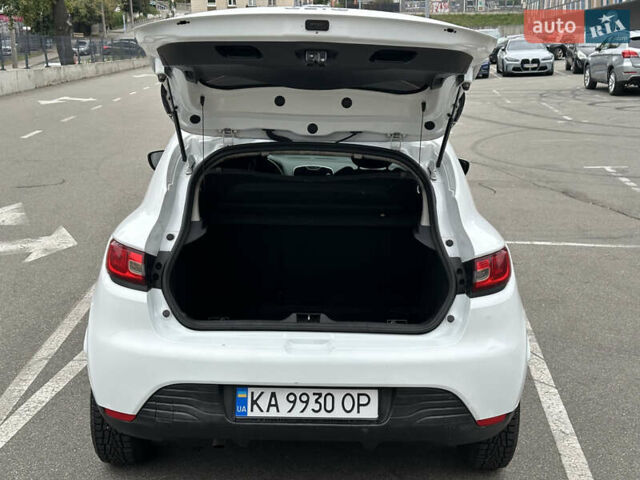 Белый Рено Клио, объемом двигателя 1.5 л и пробегом 303 тыс. км за 6900 $, фото 12 на Automoto.ua