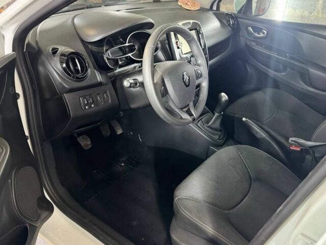 Белый Рено Клио, объемом двигателя 1.5 л и пробегом 127 тыс. км за 6850 $, фото 4 на Automoto.ua